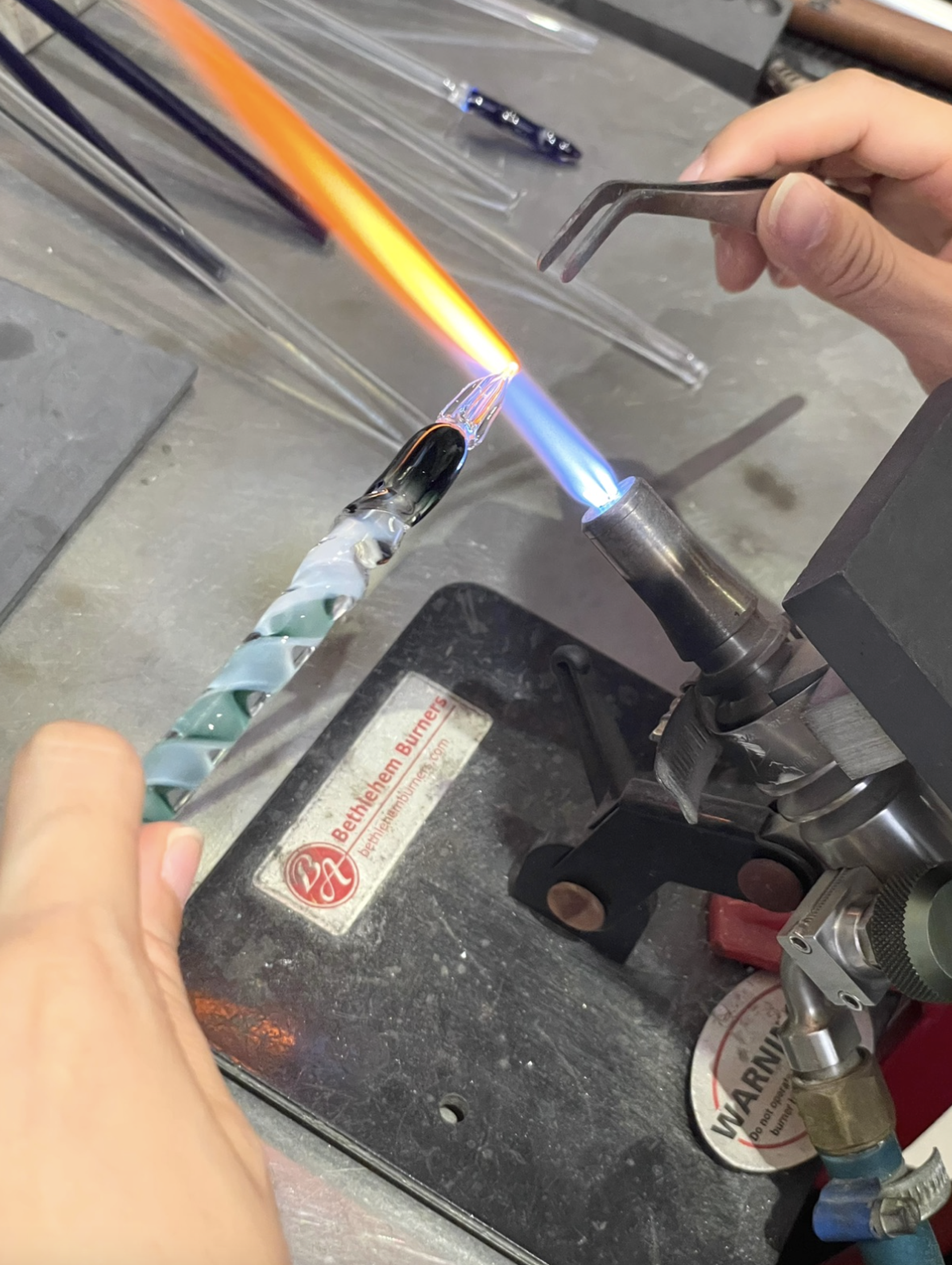 聖誕工作坊2023｜Glazden Glass Studio 威尼斯玻璃筆體驗工作坊換領證｜灣仔【用推廣碼享低至81折】