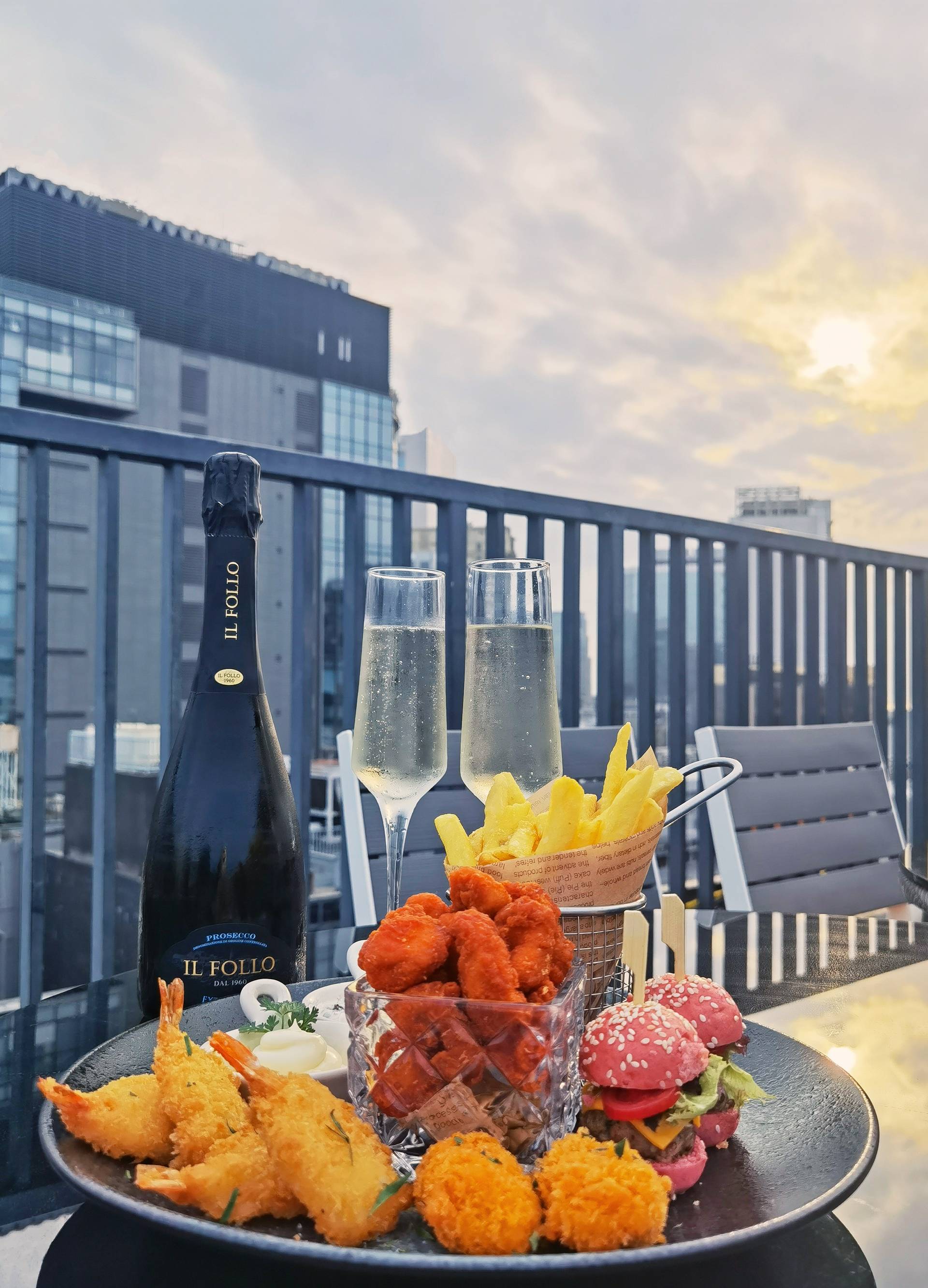 【快閃】尖沙咀珀薈酒店 | 海景Uptop Bistro & Bar｜Sky Deck ⼆⼈星光套餐｜人均$119! 