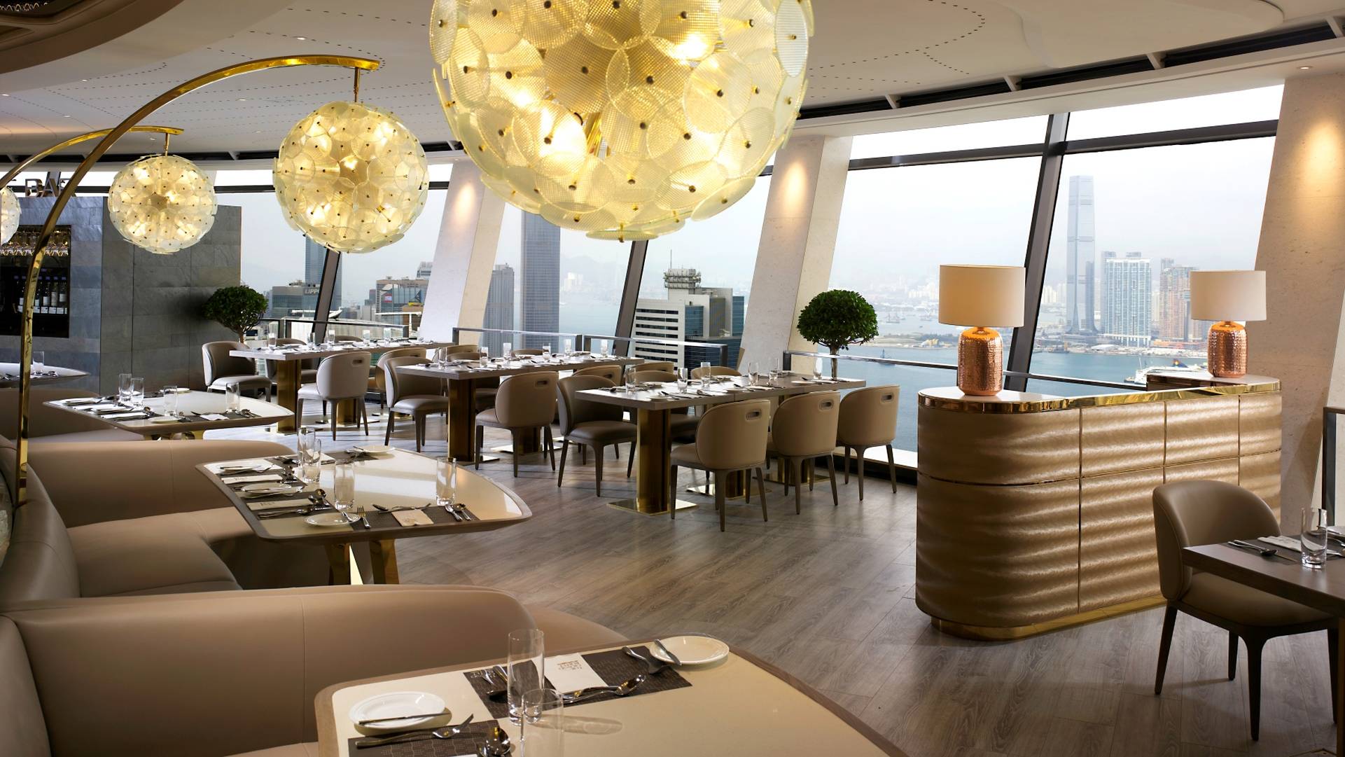 自助山 (香港) The Grand Buffet (Hong Kong)｜自助午餐、自助晚餐｜360°旋轉餐廳（需3個工作天前預訂）