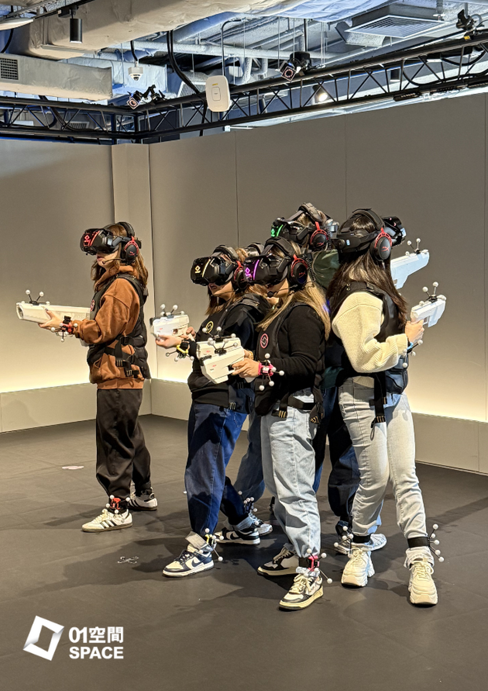 Sandbox VR 虛擬實境體驗館｜獨家8折起 試玩四大劇本 沉浸式體驗遊戲｜魷魚遊戲 : 虛擬對決／海魔的詛咒／鋼鐵星空2088／屍森大宅｜銅鑼灣店、尖沙咀店