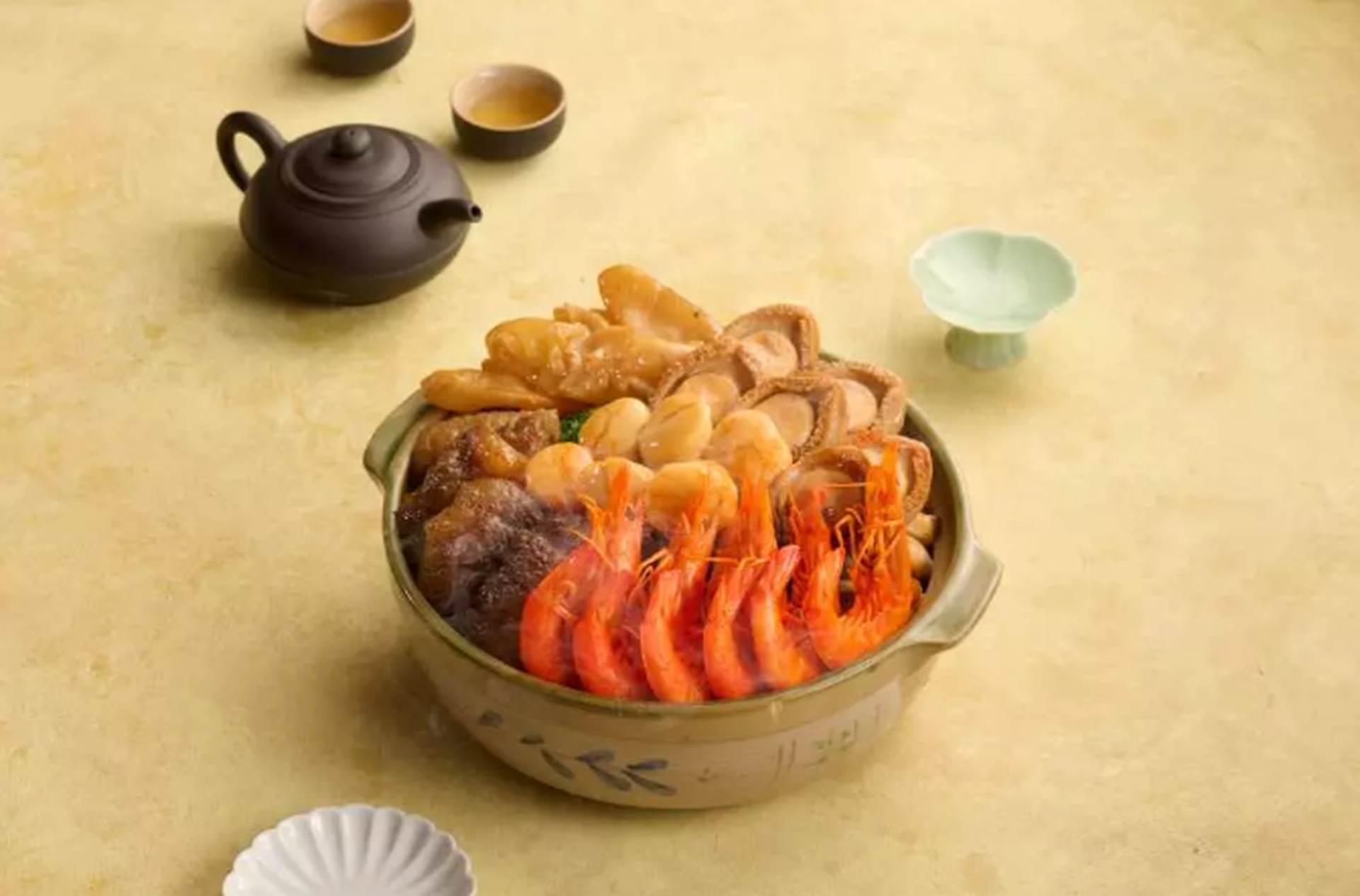 香港九龍東皇冠假日酒店｜紫粵軒鮑魚聚寶盤菜 2/6人份量（外賣自取/送貨) | 93折起 | 冬至盆菜2025 (須於取貨日期最少2日前預訂)