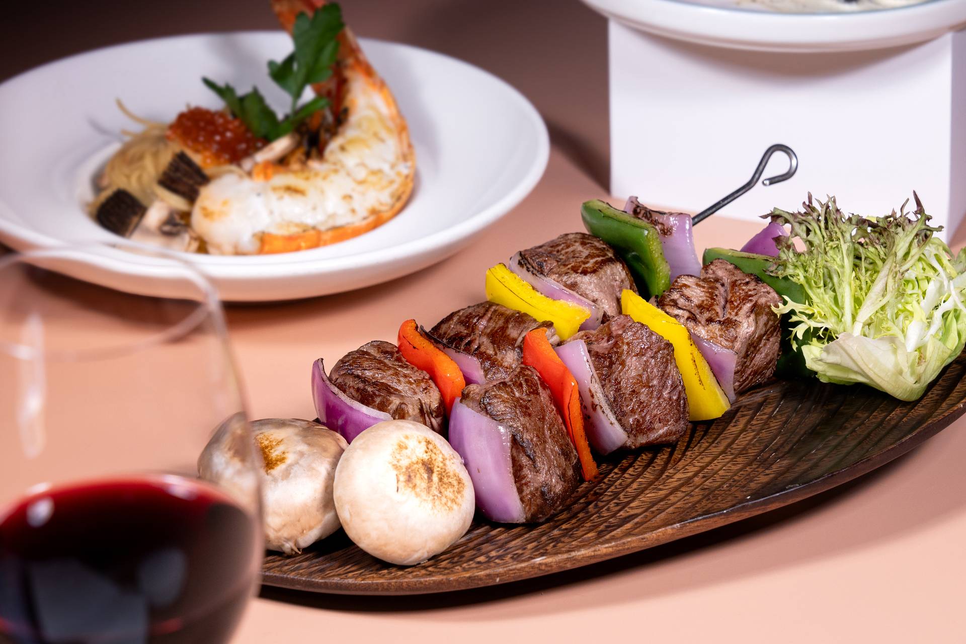 六國酒店半自助午餐獨家78折 每位$178起 | Le Menu 西餐廳包一款主菜前菜、熱食、餐湯任食 | 自助餐優惠2026