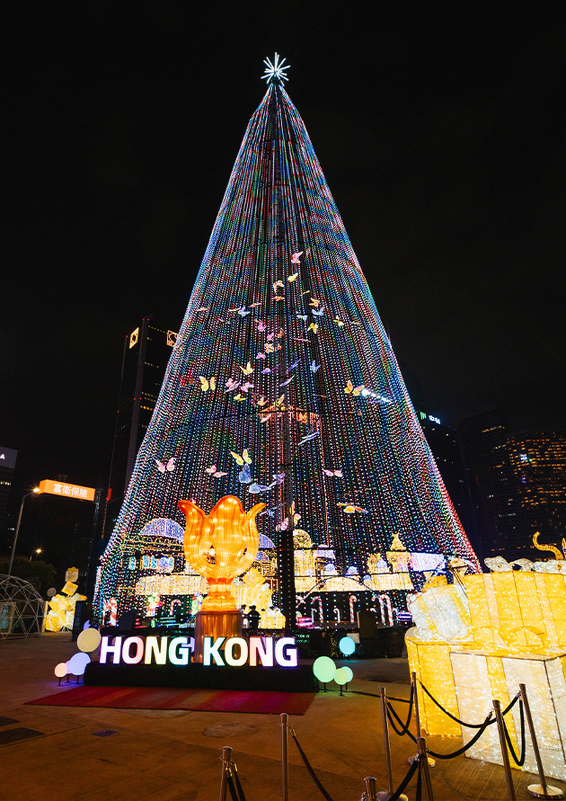 灣仔 Festilumi 沉浸式光影樂園｜獨家64折優惠 最平$82打卡 九大光影世界 - 47米高光影許願樹 流光隧道 極光企鵝等｜逾20,000件發光雕塑由加拿大設計引入｜灣仔海濱活動空間