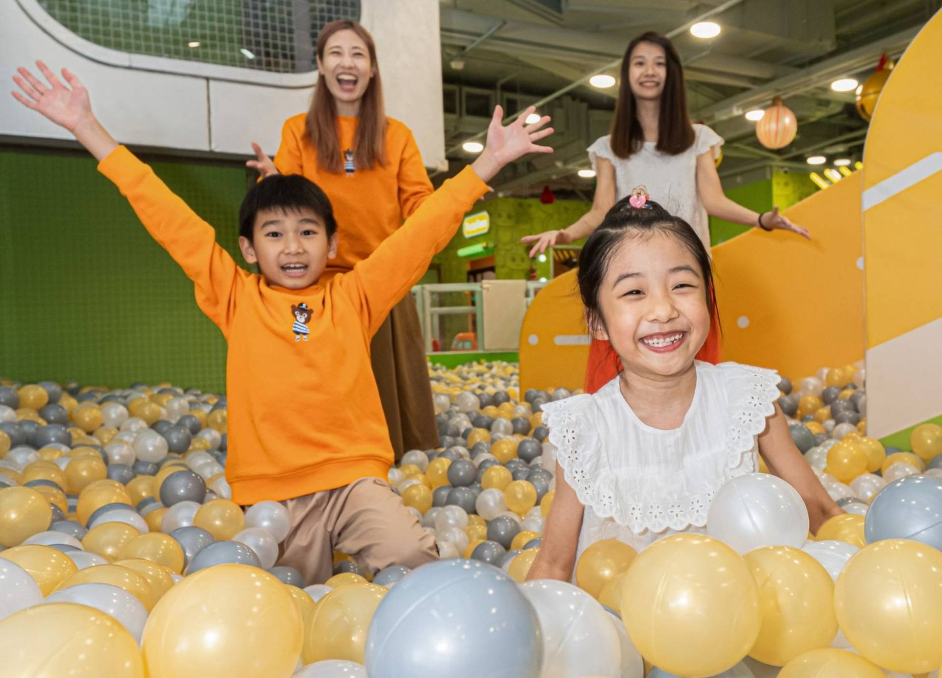 Momoland 兒童室內遊樂場門票｜全港首創霓虹競技場、4.5米高魔鬼滑梯、太鼓之達人 | 人均$75 | 荃灣西店、北角店