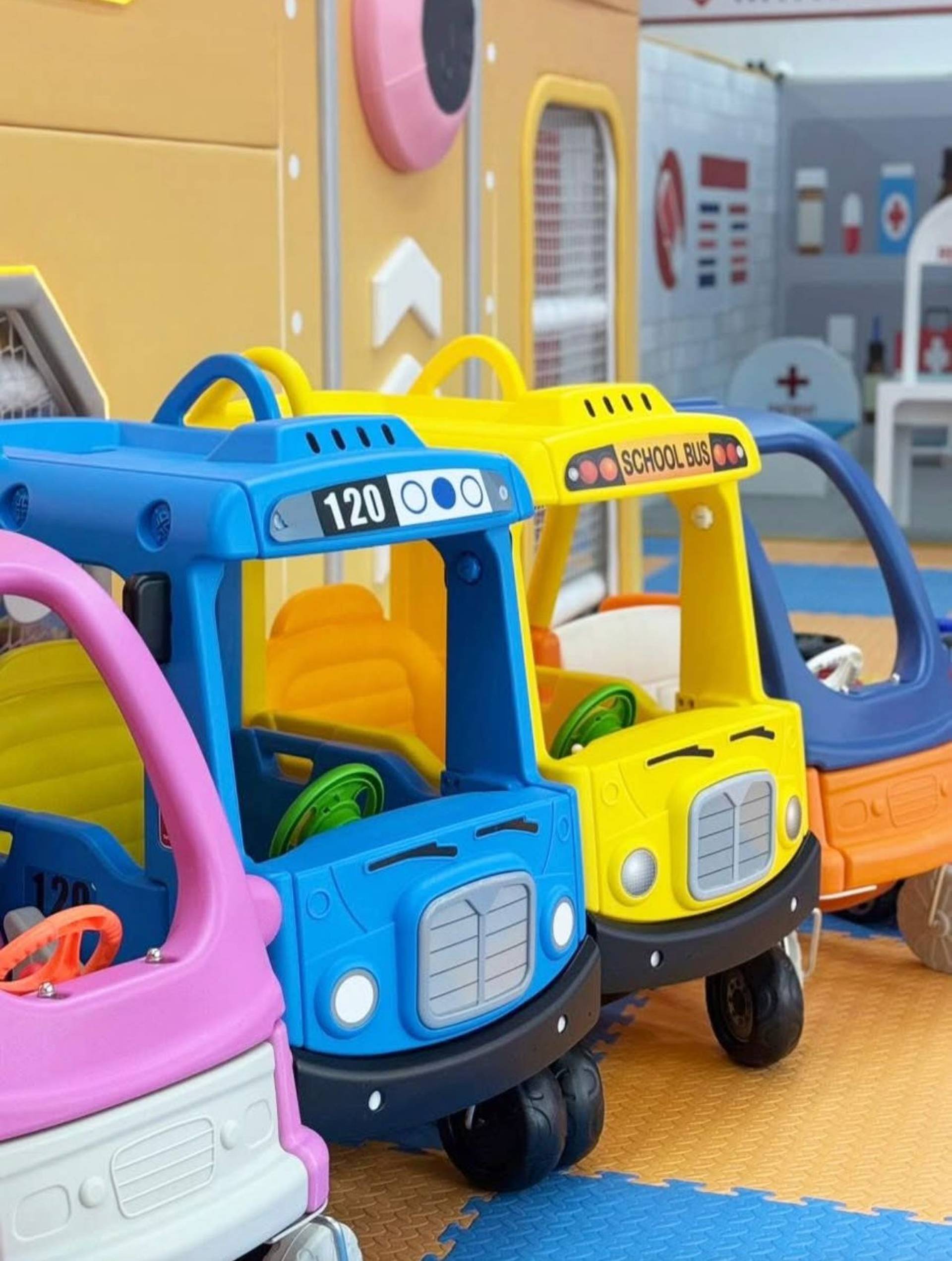 Rainbow Egg Playhouse 彩虹蛋兒童遊樂場｜90分鐘低至人均$34｜電子遊戲賽車機、模擬消防員遊戲、旋轉摩天輪、空中透明棧道 | 黃竹坑、新蒲崗、北角｜親子好去處 